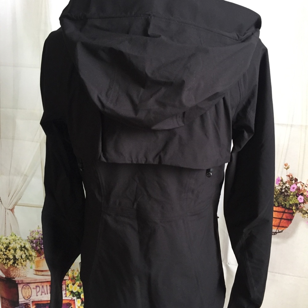 NWT BLACK LULULEMON THE RAIN IS CALLING JACKET 10 - Picture 3 of 4